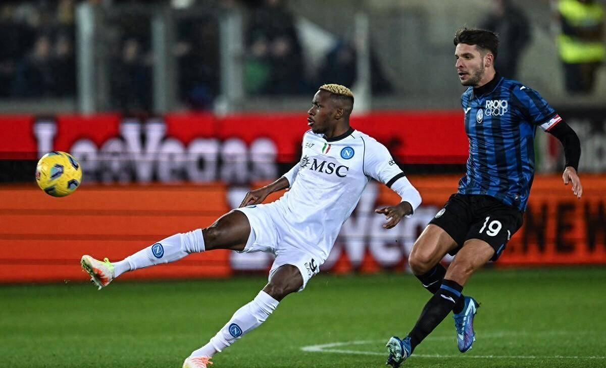 乐动体育官网入口 -关于那不勒斯场边指挥情绪激动，阿森纳队员怒摔水瓶的信息